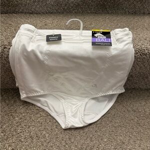Bali 2 pair moderate control smooth shaping briefs White Size M *Please See Pics